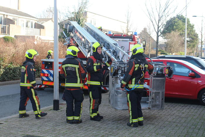 Losgeraakte schoorsteenpijp zorgt voor schade