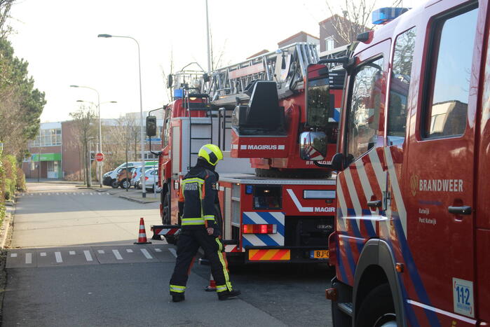Losgeraakte schoorsteenpijp zorgt voor schade
