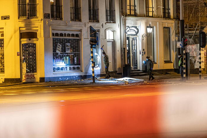 Plofkraak op geldautomaat bij souvenirwinkel