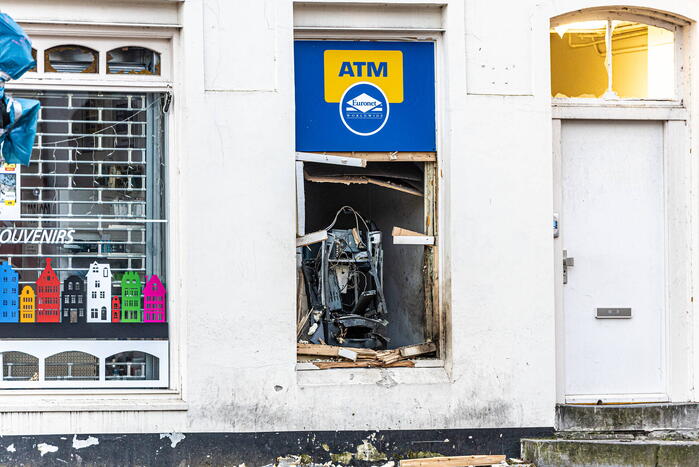 Plofkraak op geldautomaat bij souvenirwinkel