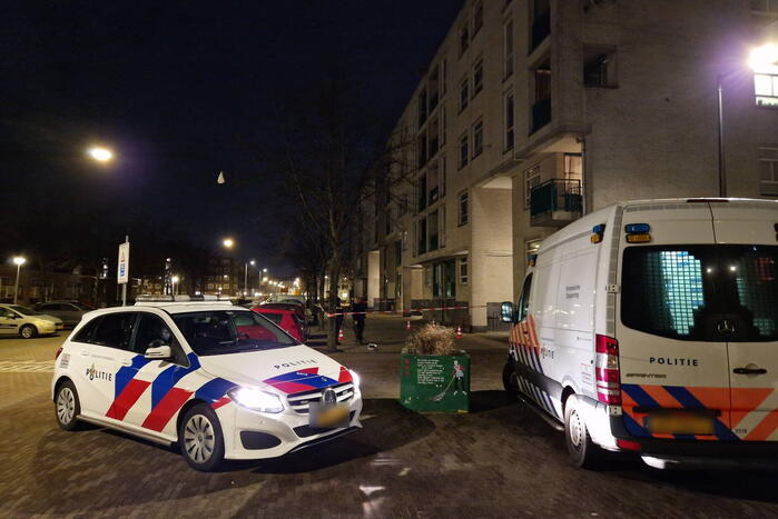 Explosie bij entree van portiekflat