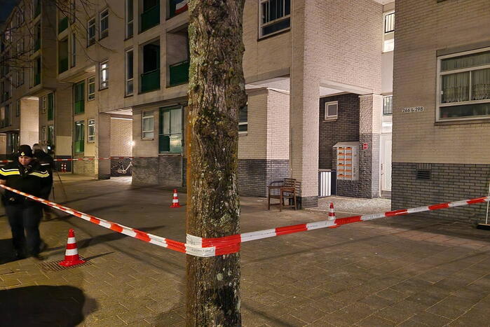 Explosie bij entree van portiekflat