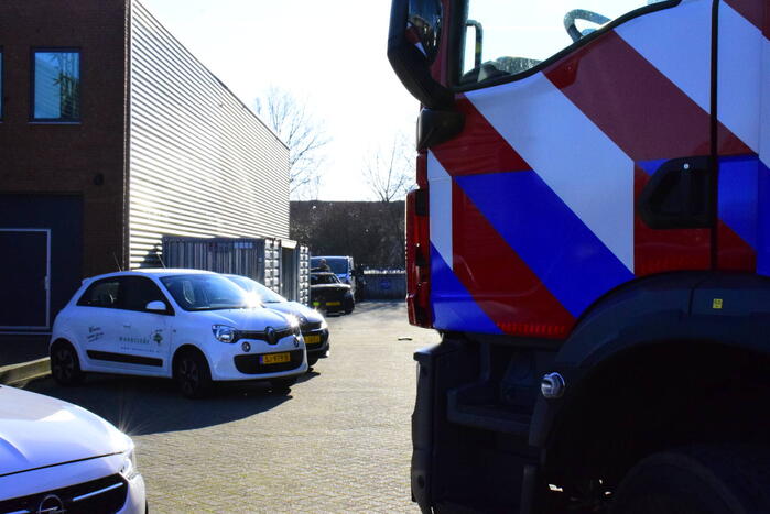 Uitgebrande auto vliegt op nieuw in brand