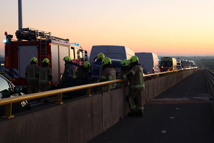 Twee voertuigen botsen op elkaar- Zeelandbrug dicht