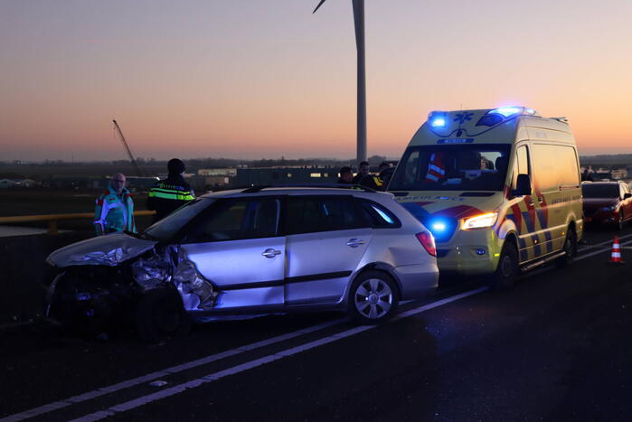 Twee voertuigen botsen op elkaar- Zeelandbrug dicht