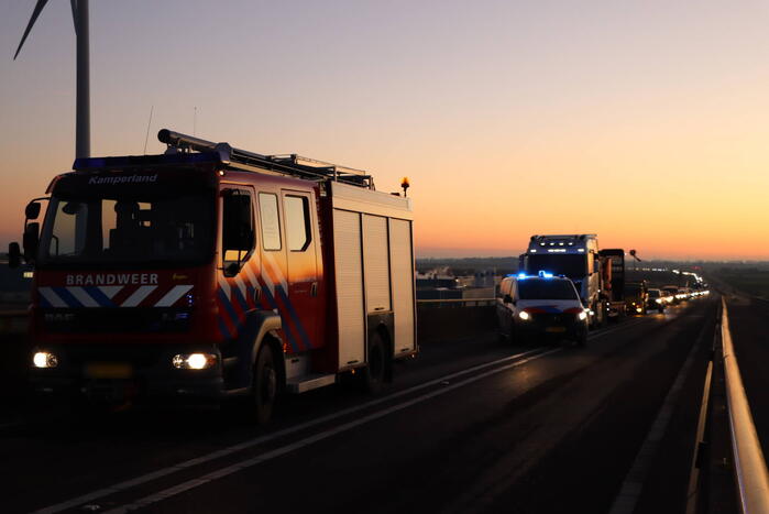 Twee voertuigen botsen op elkaar- Zeelandbrug dicht