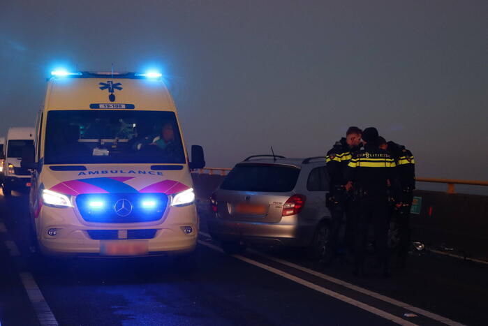 Twee voertuigen botsen op elkaar- Zeelandbrug dicht