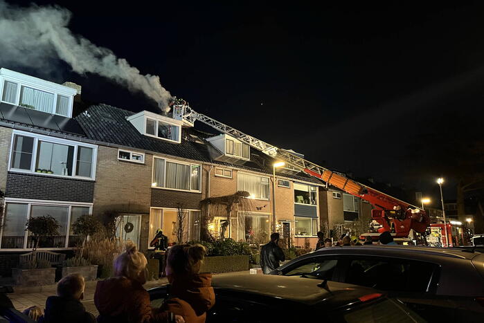 Schoorsteenbrand zorgt voor flinke rookontwikkeling