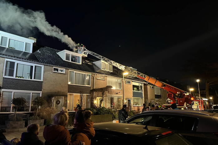 Schoorsteenbrand zorgt voor flinke rookontwikkeling