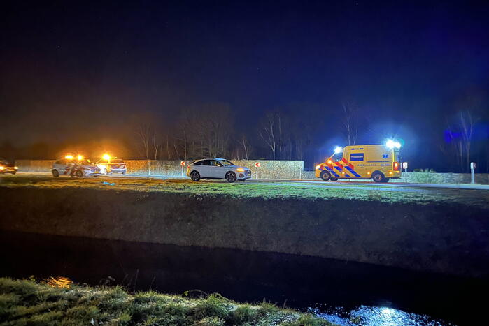 Voertuigen komen in bocht met elkaar in botsing