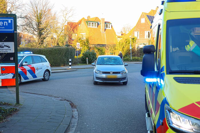 Fietsster gewond bij aanrijding met auto