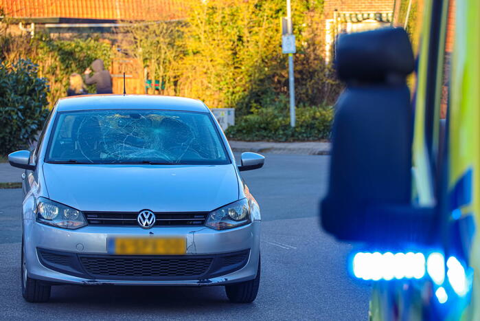 Fietsster gewond bij aanrijding met auto