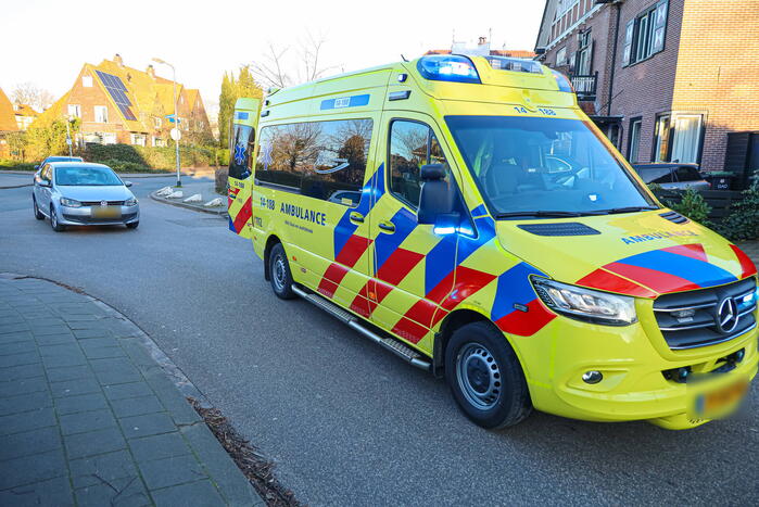 Fietsster gewond bij aanrijding met auto