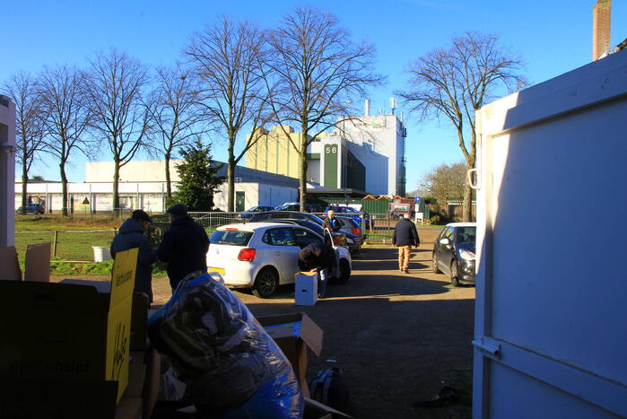 Turkse moskee zamelt spullen in voor slachtoffers aardbeving