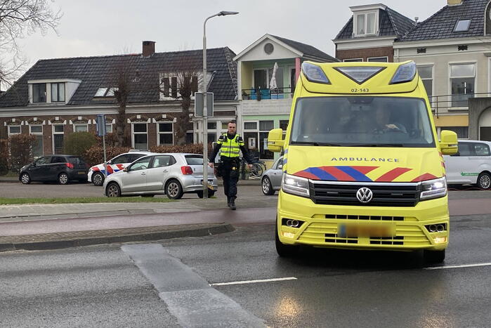 Twee auto's botsten op elkaar