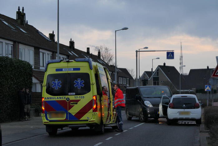 Gewonde bij ongeval tussen personenauto en bestelbus