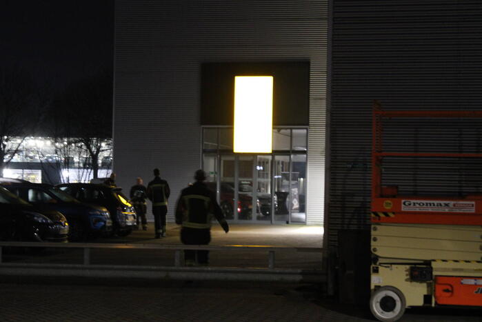 Brandweer groots ingezet voor mogelijke winkelbrand