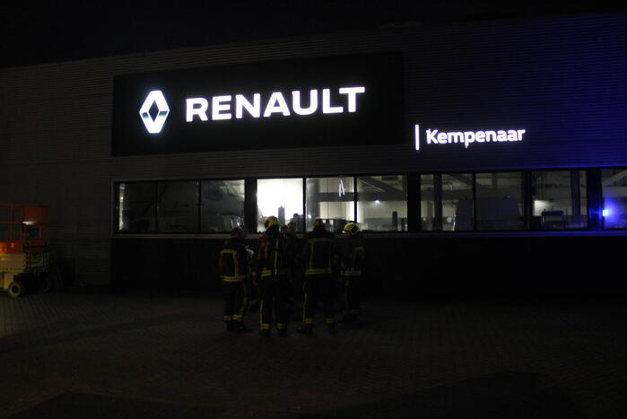 Brandweer groots ingezet voor mogelijke winkelbrand