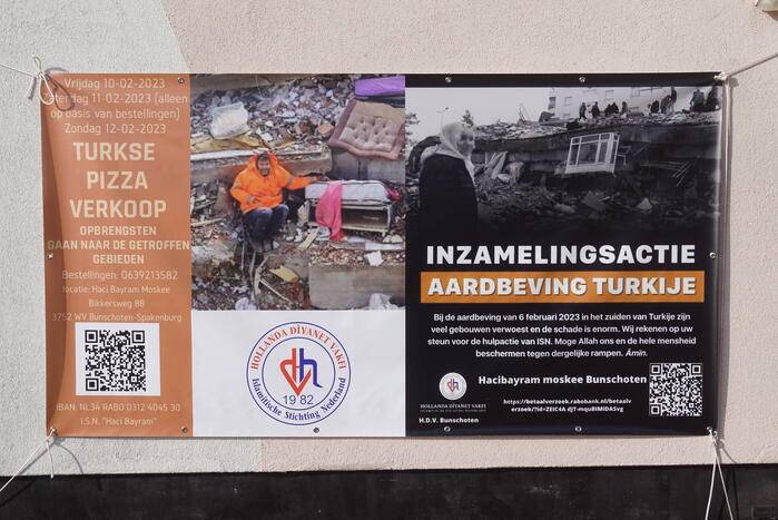 Verkoop van Turkse pizza's om geld op te halen voor aardbevingsslachtoffers