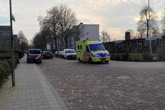 Traumateam assisteert bij incident in woning