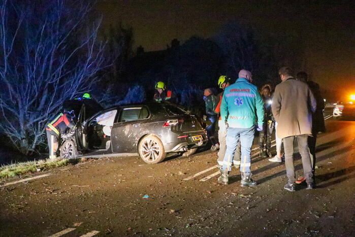 Automobilist slaat meerdere malen over de kop