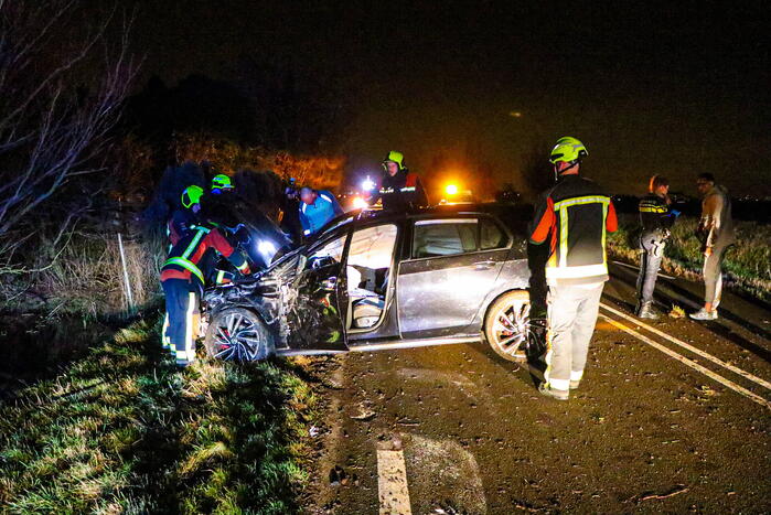Automobilist slaat meerdere malen over de kop