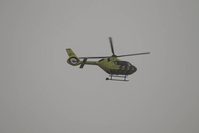 Traumahelikopter ingezet voor persoon te water