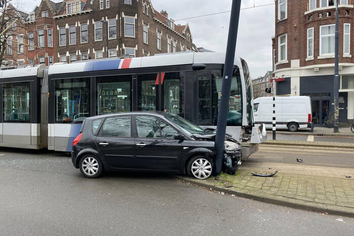 Veel schade bij ongeval tussen tram en auto