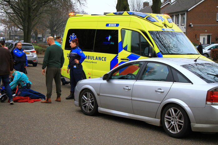 Meisje op fiets aangereden door auto