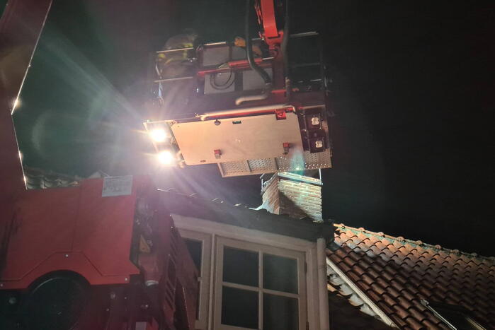 Schoorsteenbrand bij woning in binnenstad