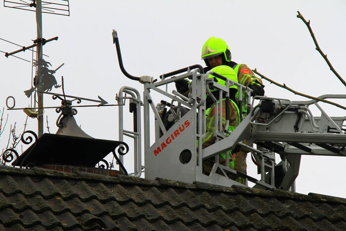 Schoorsteenbrand snel onder controle