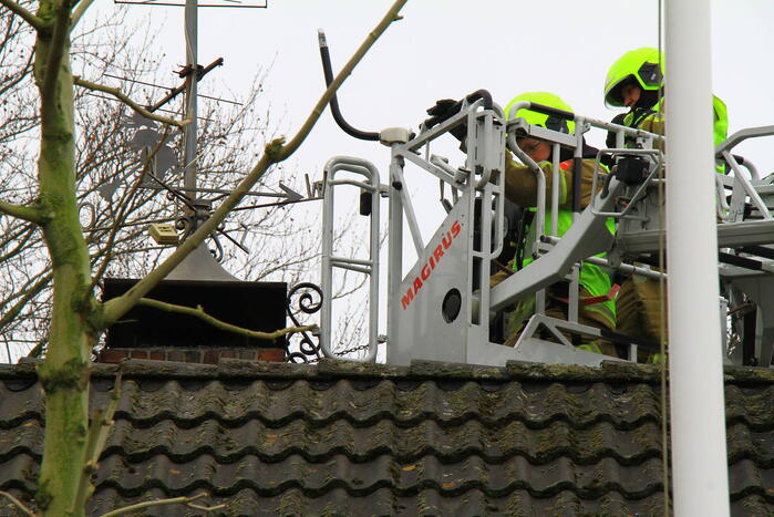 Schoorsteenbrand snel onder controle