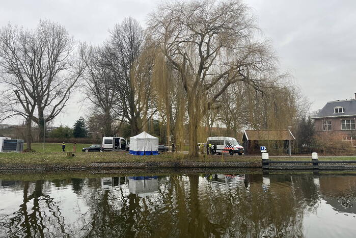 Politieonderzoek na aantreffen overleden persoon in water