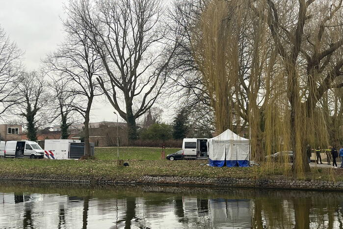 Politieonderzoek na aantreffen overleden persoon in water