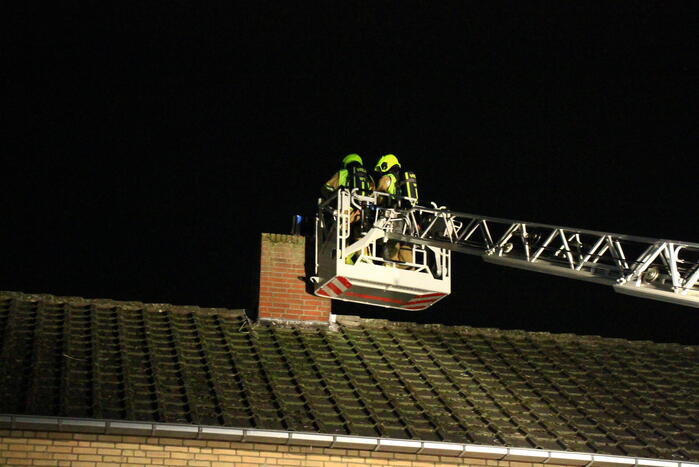 Schoorsteenbrand snel onder controle