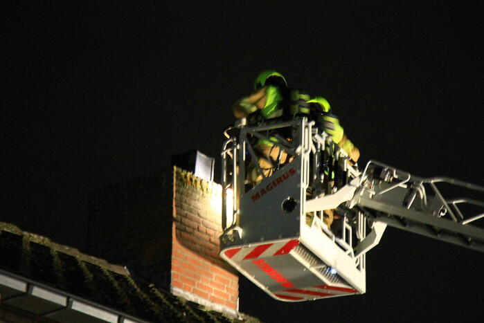 Schoorsteenbrand snel onder controle