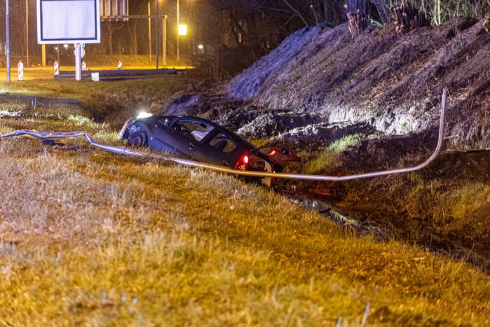 Gevaarlijke verdachte crasht met auto