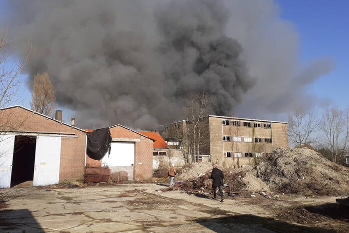 Zeer grote brand leegstaand fabrieksgebouw