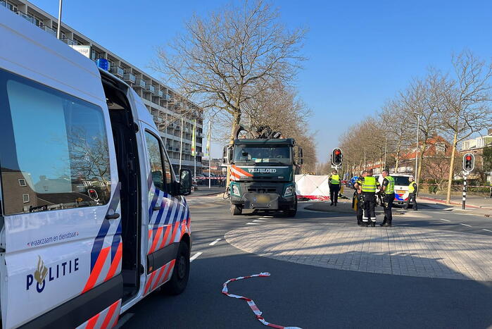 Vrouw ernstig gewond bij aanrijding met vrachtwagen