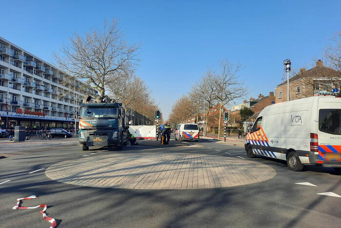 Vrouw ernstig gewond bij aanrijding met vrachtwagen