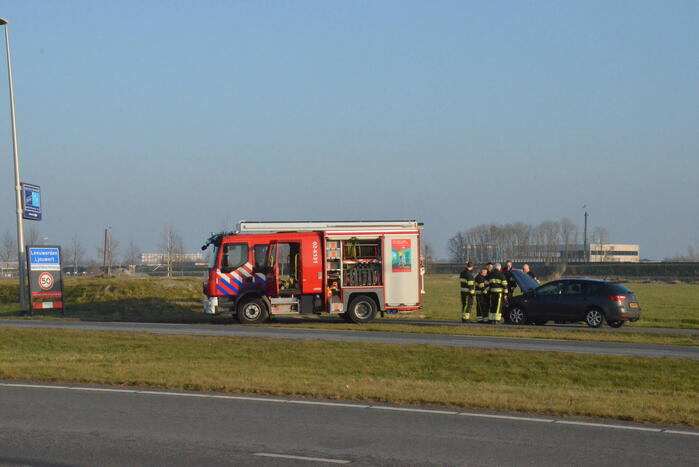 Brandweer controleert personenwagen vanwege mogelijke brand