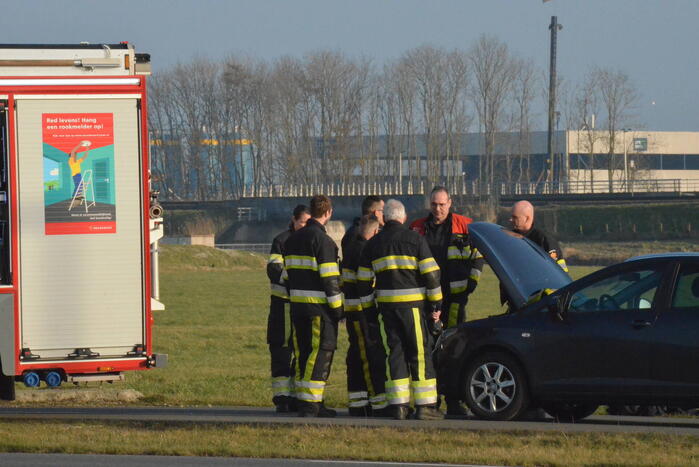 Brandweer controleert personenwagen vanwege mogelijke brand