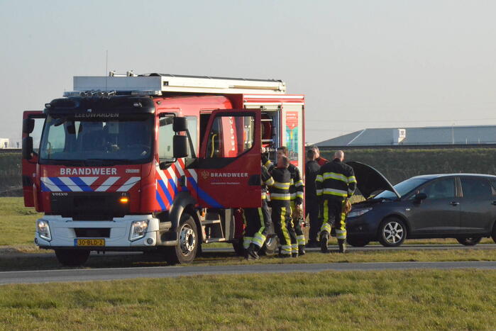 Brandweer controleert personenwagen vanwege mogelijke brand