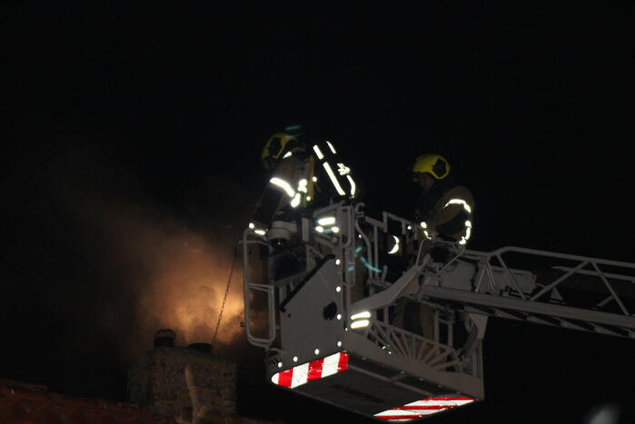 Brand in schoorsteen woning