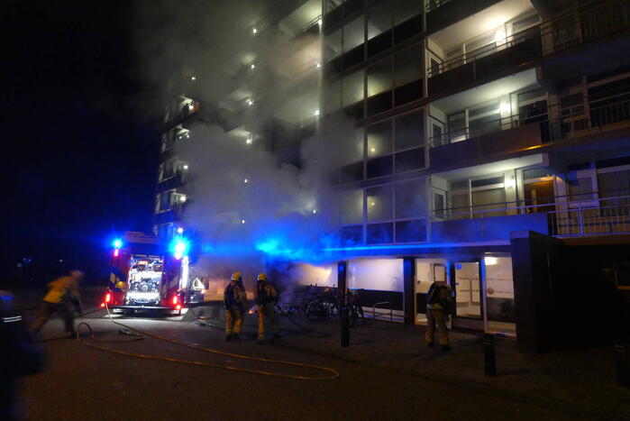 Rook in flat wegens afvalbrand