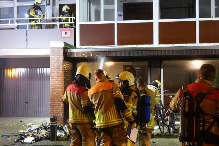 Rook in flat wegens afvalbrand