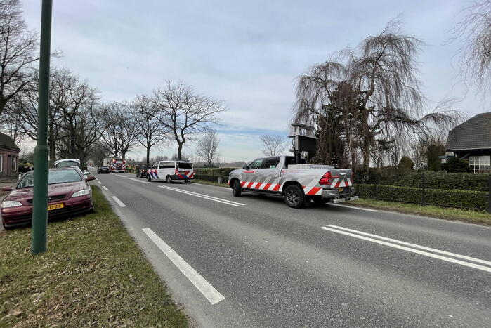 Spuitgasten blussen vrachtwagenbrand