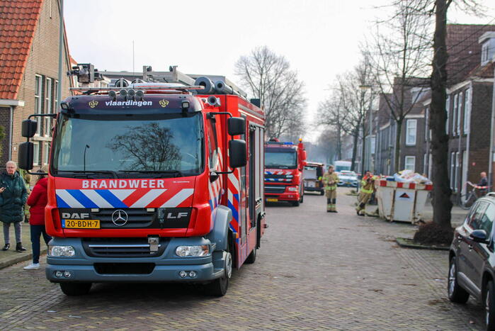 Brandweer doet onderzoek naar gaslucht in woning