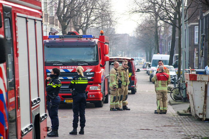 Brandweer doet onderzoek naar gaslucht in woning