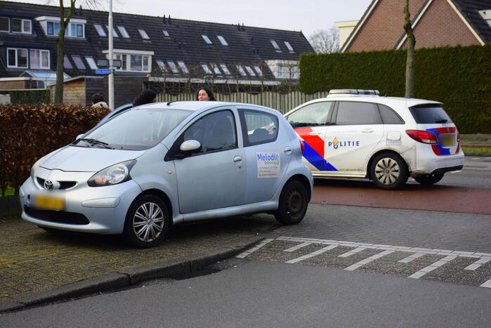 Overstekende scholier botst met auto